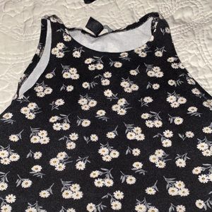 Forever 21 Daisy Halter Crop Top never worn Large
